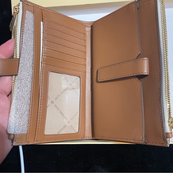 🩷Michael Kors wallet/wristlet🩷 - Picture 6 of 12